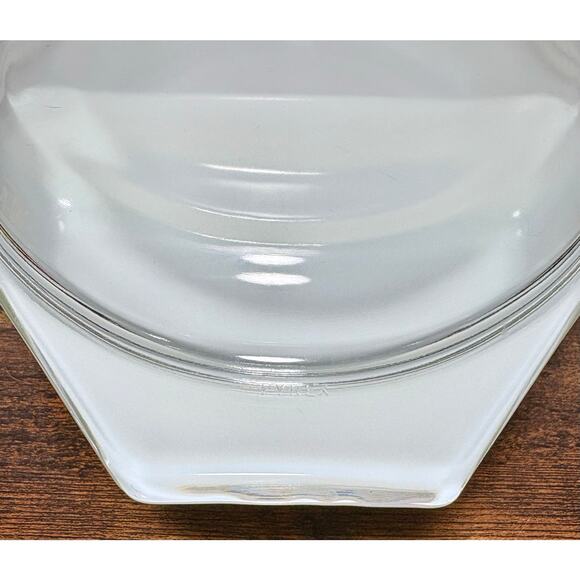 Vintage 60s Pyrex Town and Country Casserole Divided Dish 1.5 QT with Lid - Picture 5 of 12